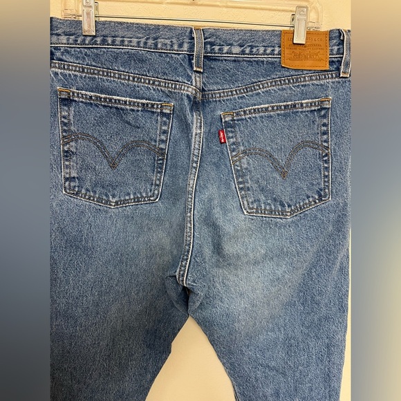 Levi's Wedgie High Rise Tapered Leg Jean Size 31 - Picture 7 of 11